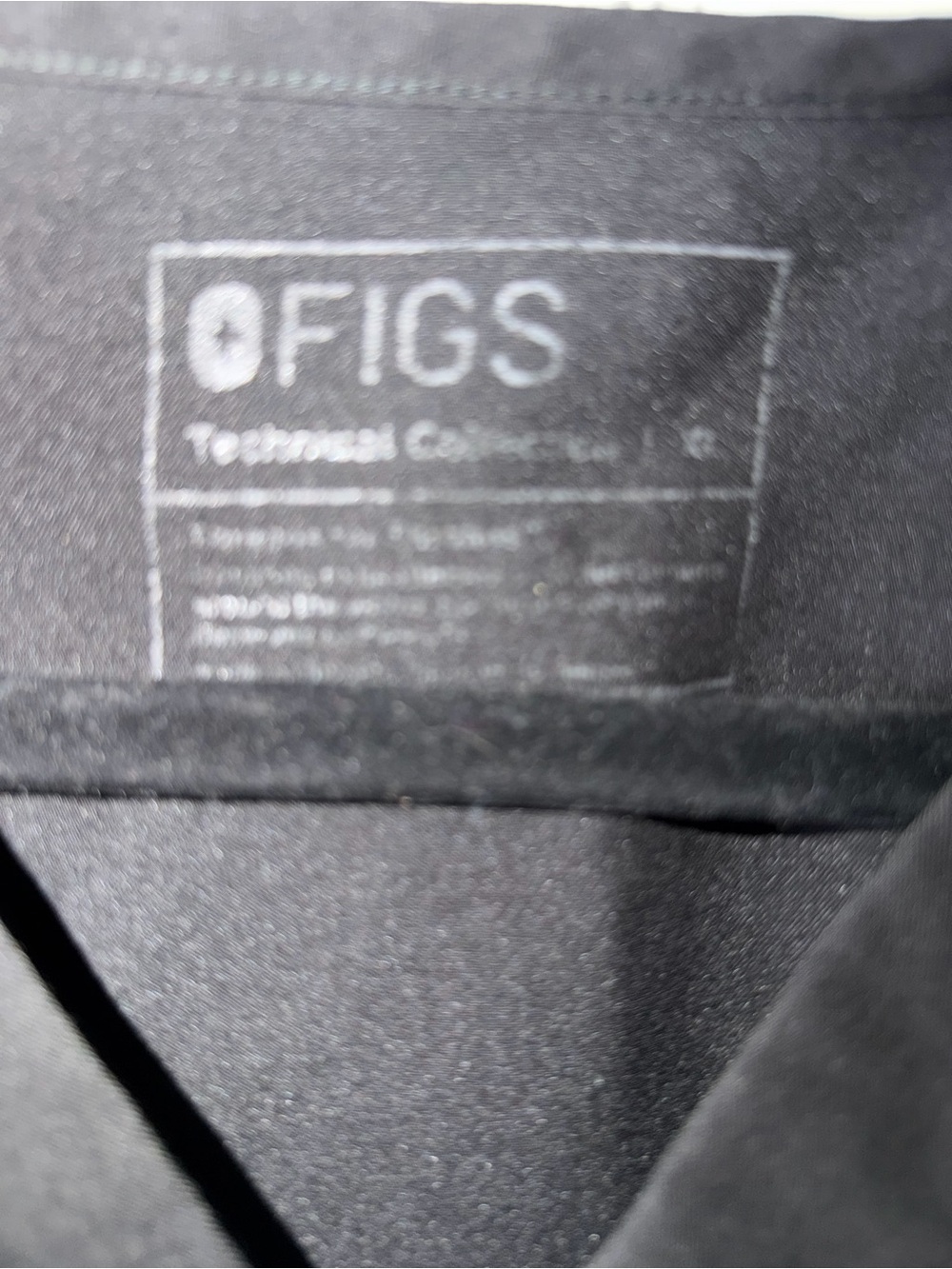 Figs | Caterina One Pocket Scrub Top Black - Picture 2 of 3